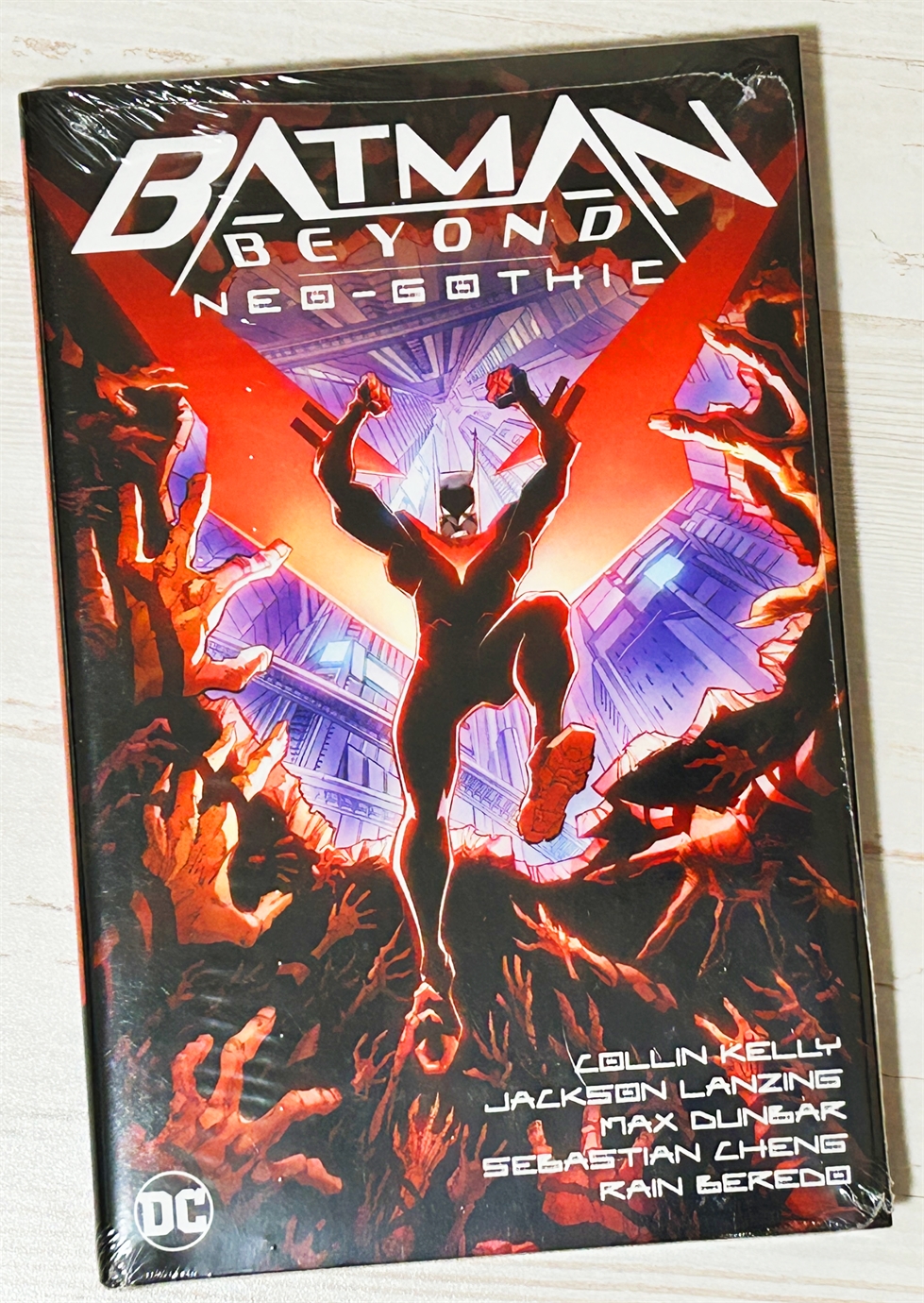 Batman Beyond: Neo-Gothic (HC) 20244 - фото 37800