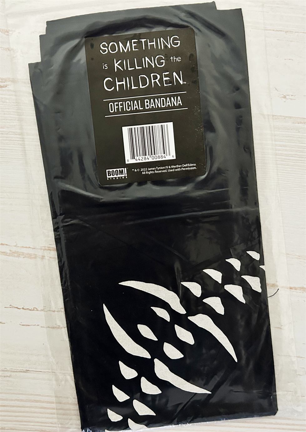 Something Is Killing The Children – Official Bandana Mask 20246 - фото 37806