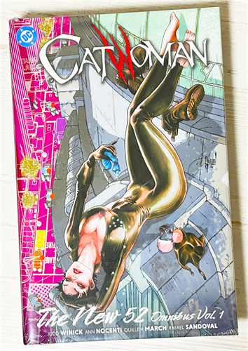 Catwoman: New 52 (Omnibus – Vol. 01) 40003
